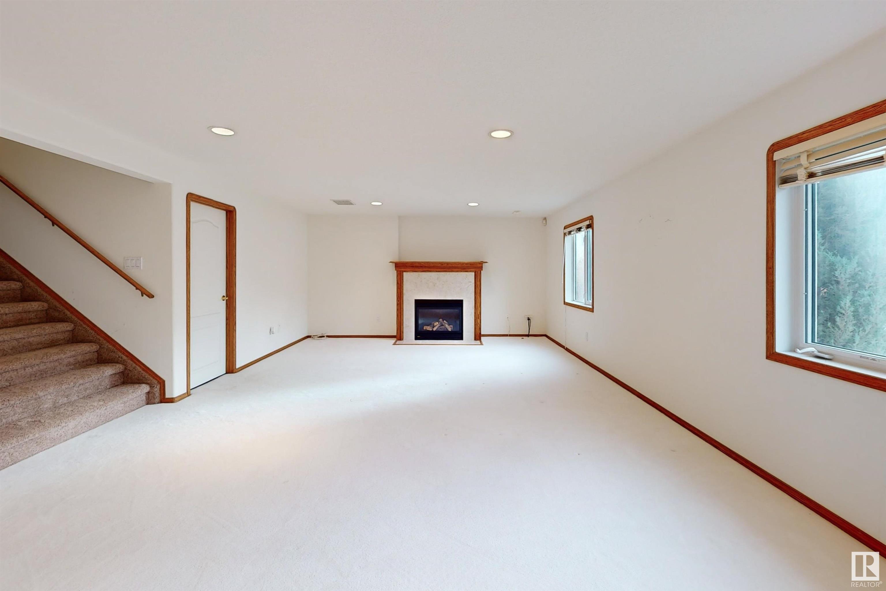 223 HILLCREST Court