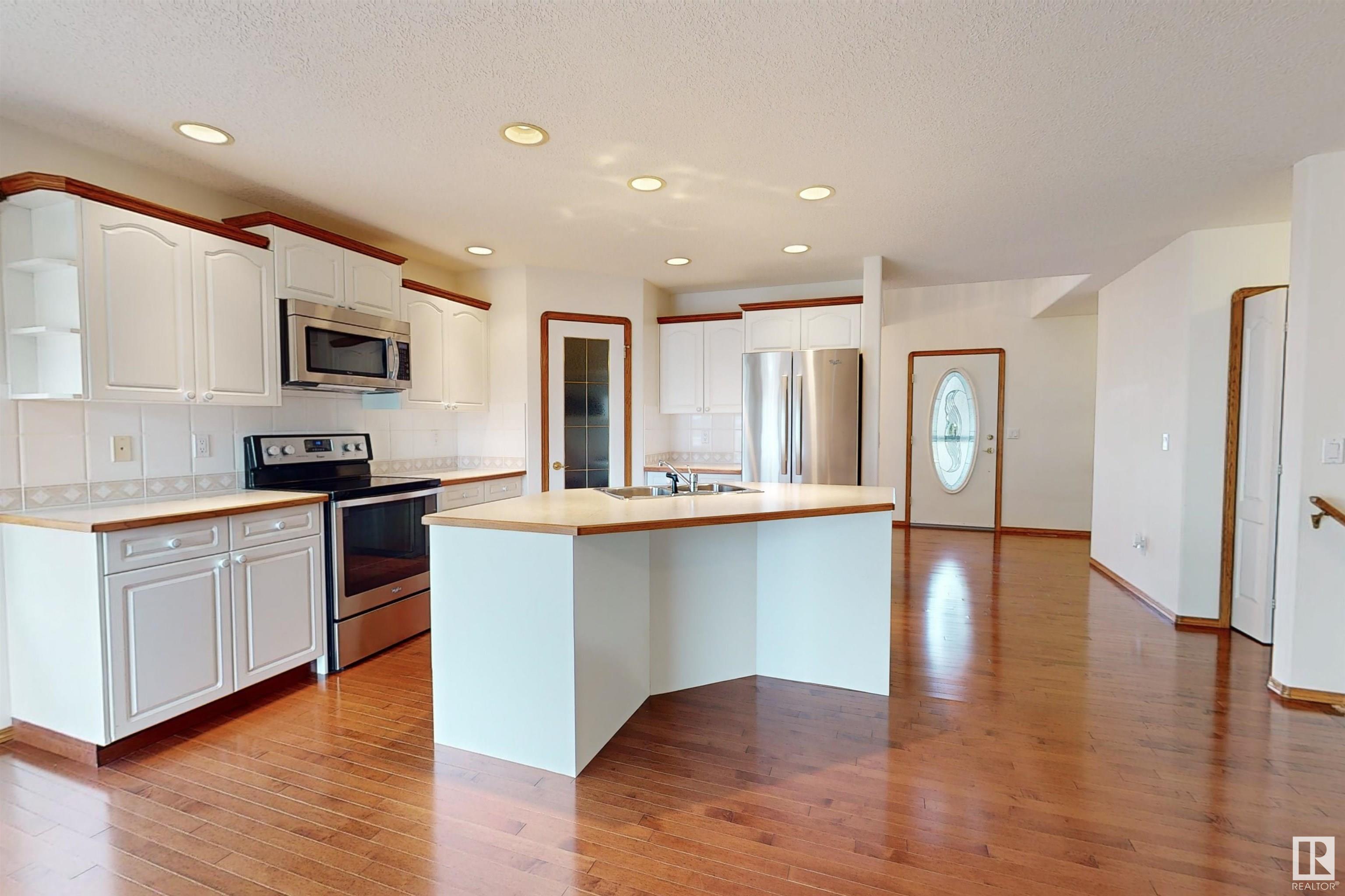 223 HILLCREST Court