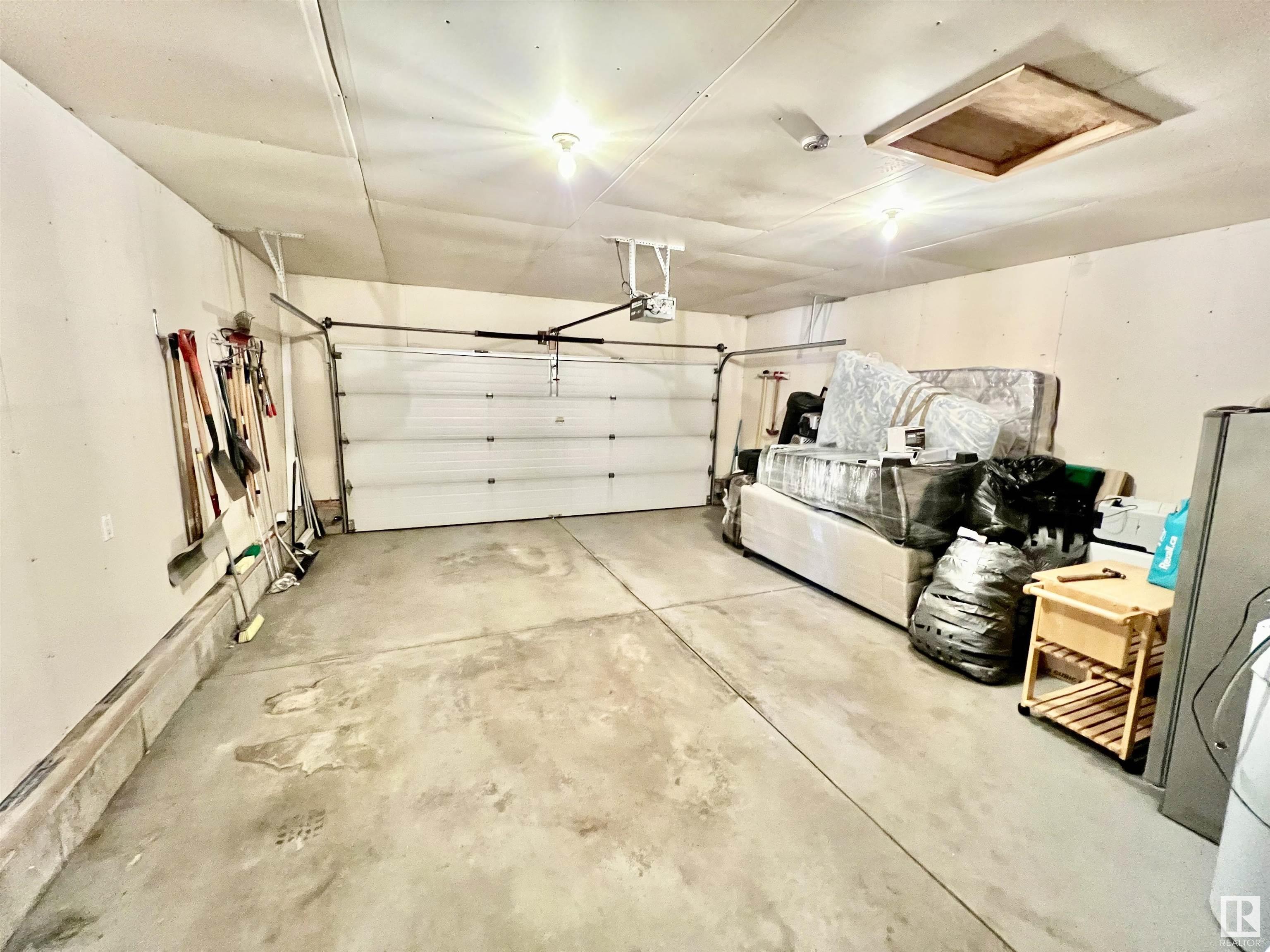 223 HILLCREST Court