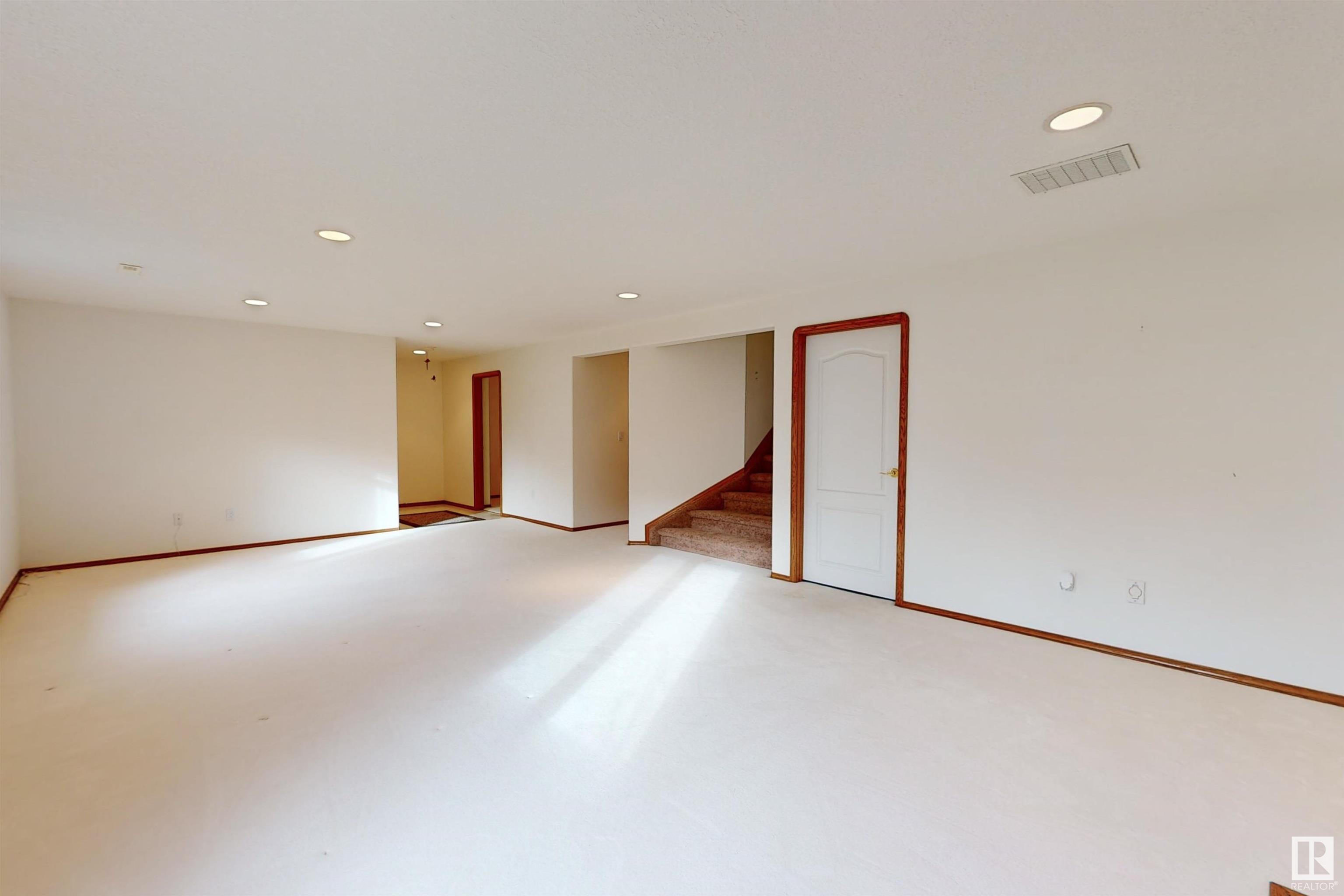 223 HILLCREST Court