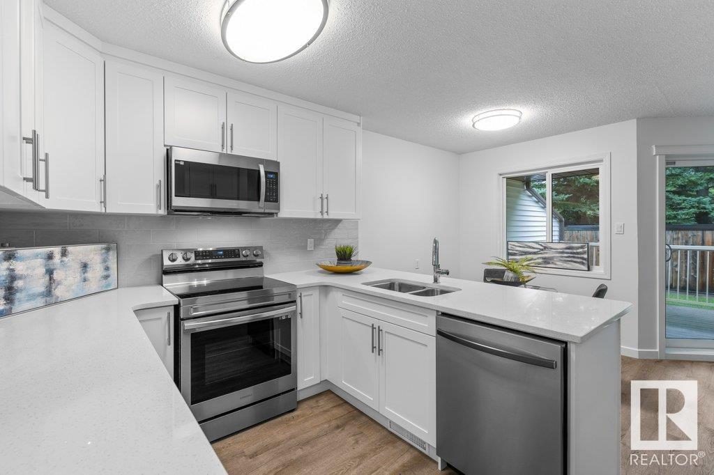 18 PINEVIEW HORIZON Village