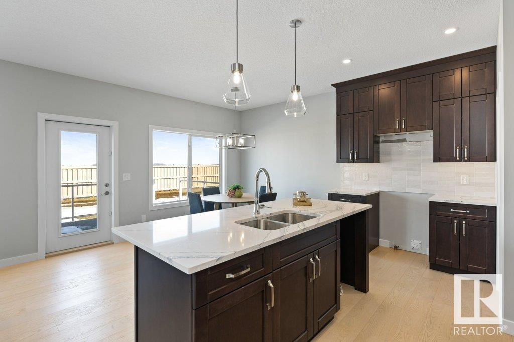 38 Edgefield Way