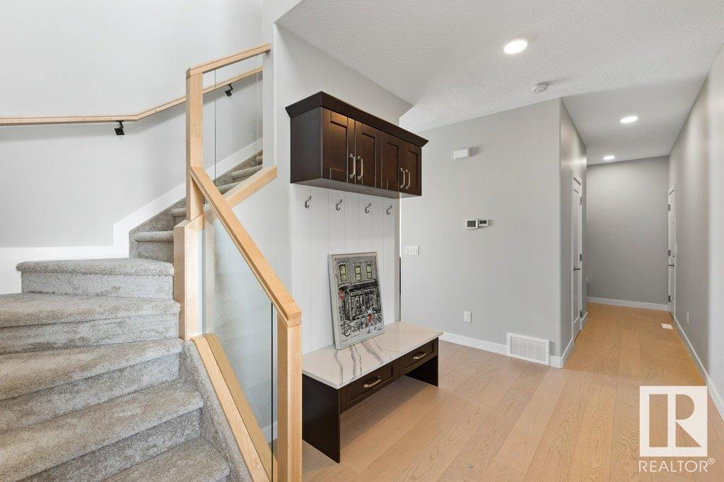 38 Edgefield Way