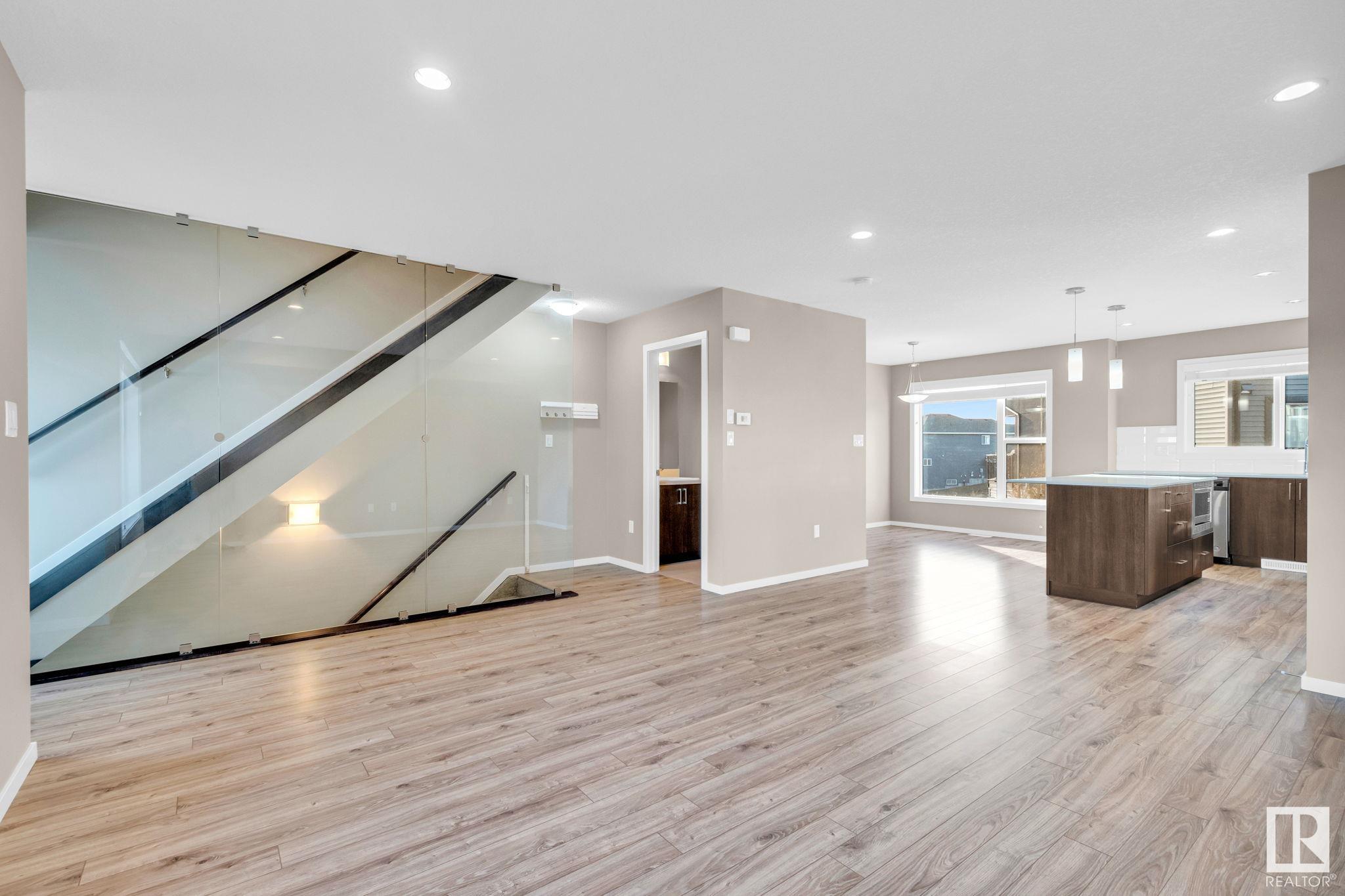 1075 ROSENTHAL Boulevard
