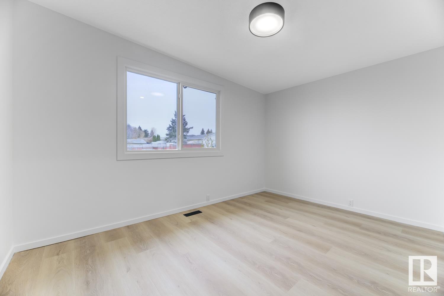 25 GARLAND Crescent