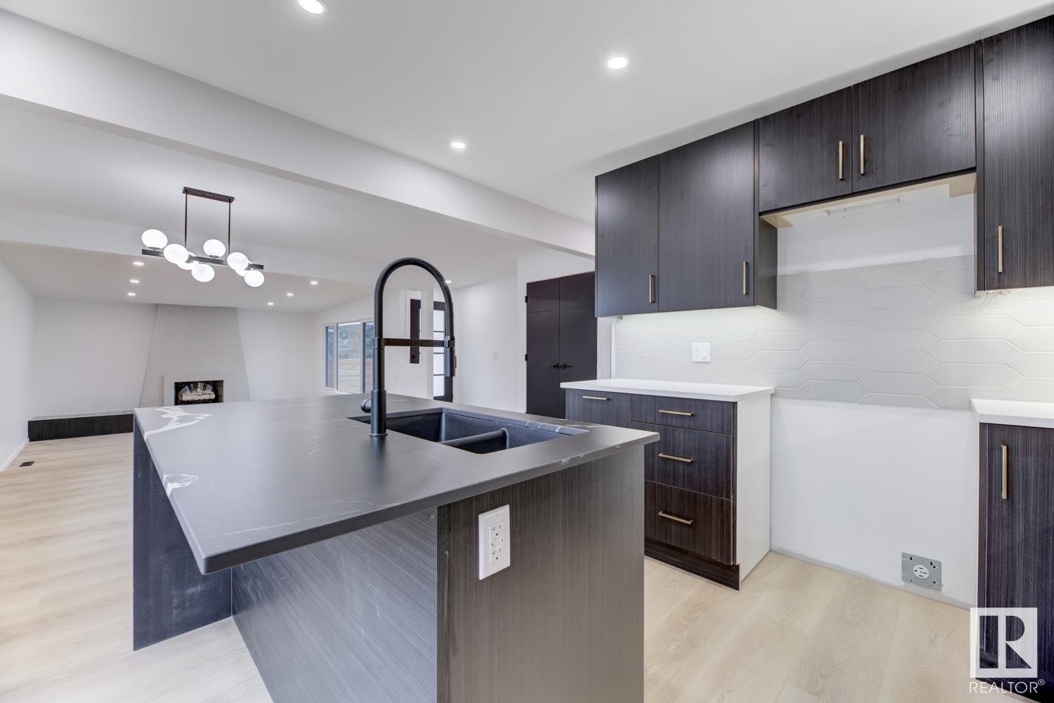 25 GARLAND Crescent