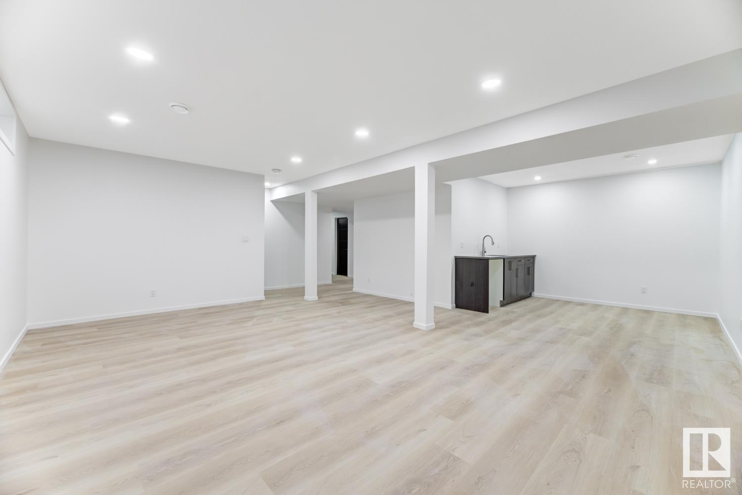 25 GARLAND Crescent