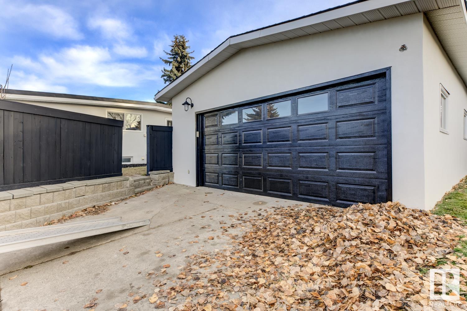 25 GARLAND Crescent
