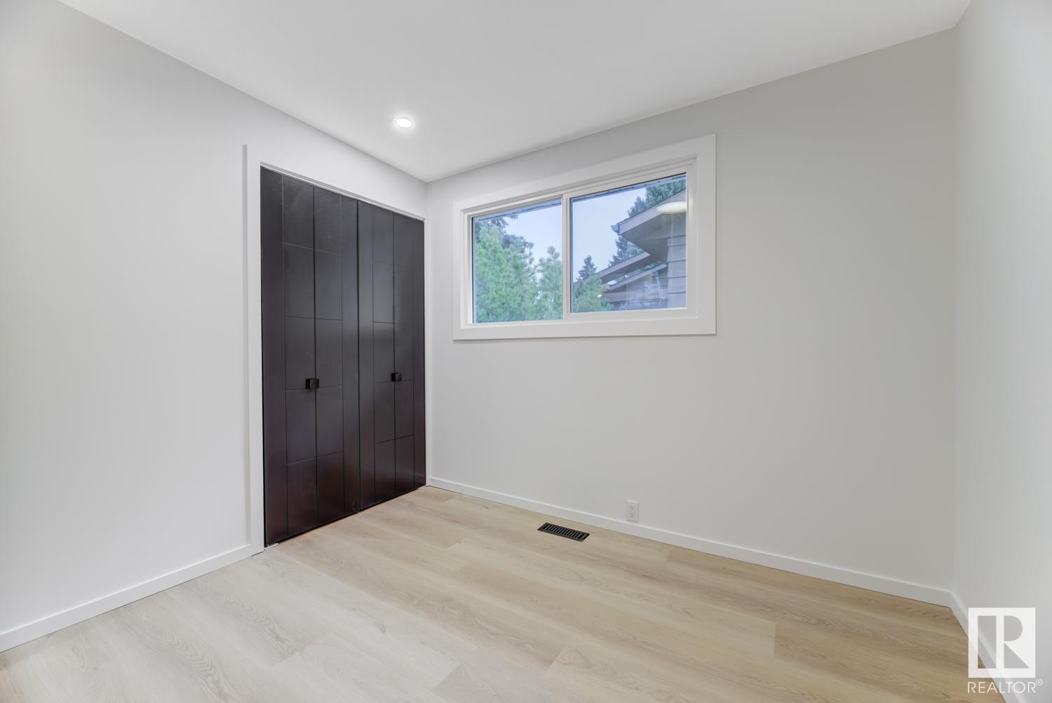 25 GARLAND Crescent