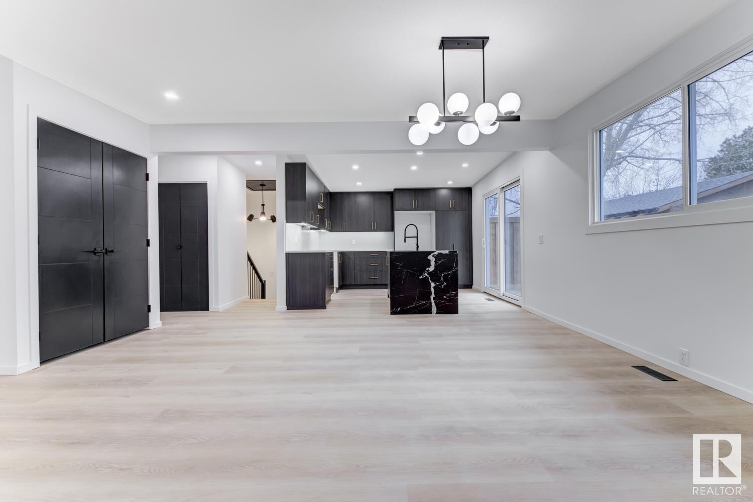 25 GARLAND Crescent