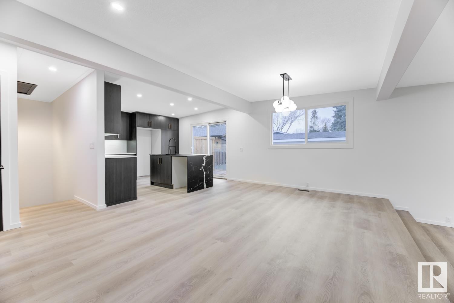 25 GARLAND Crescent