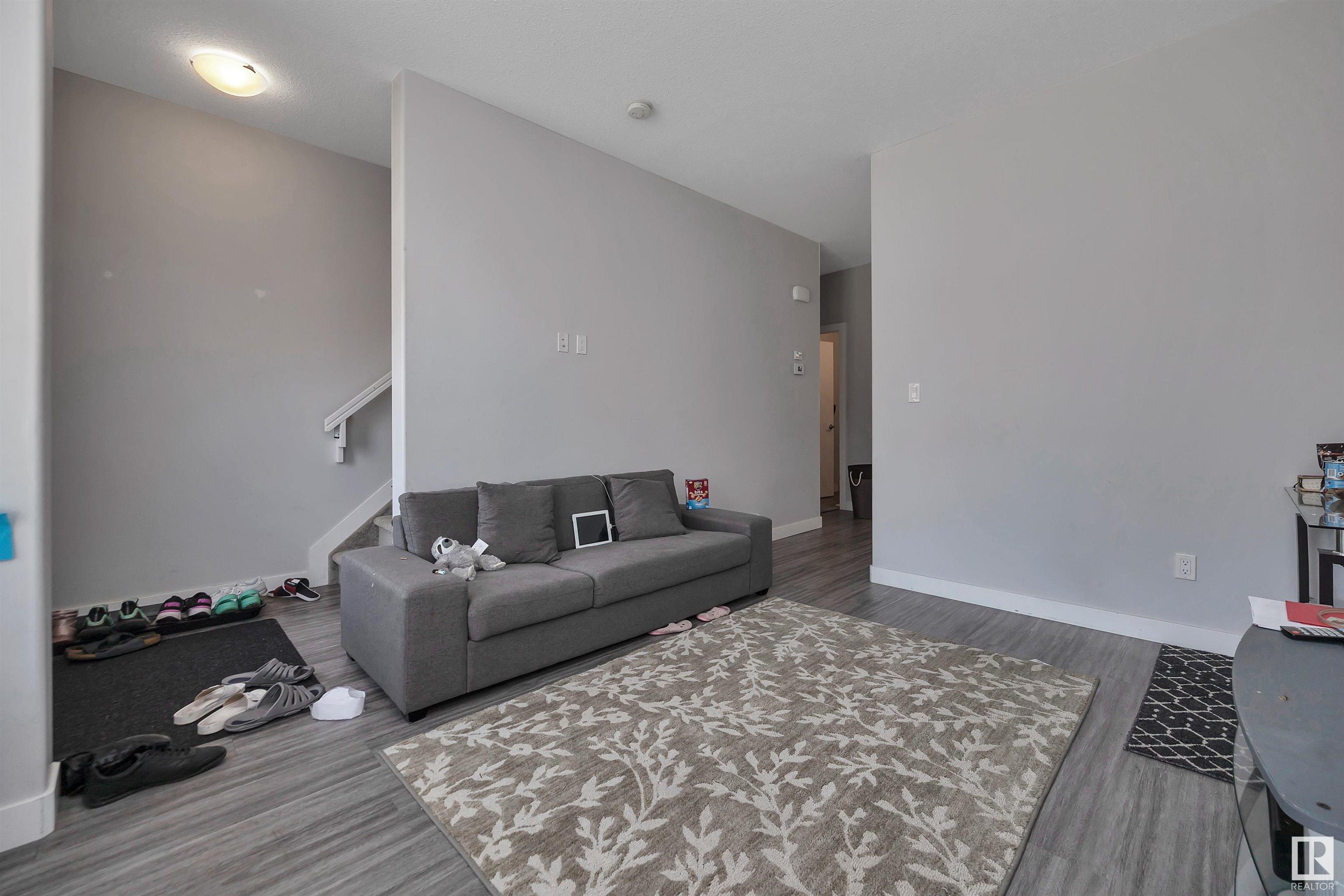 16307 100 Avenue