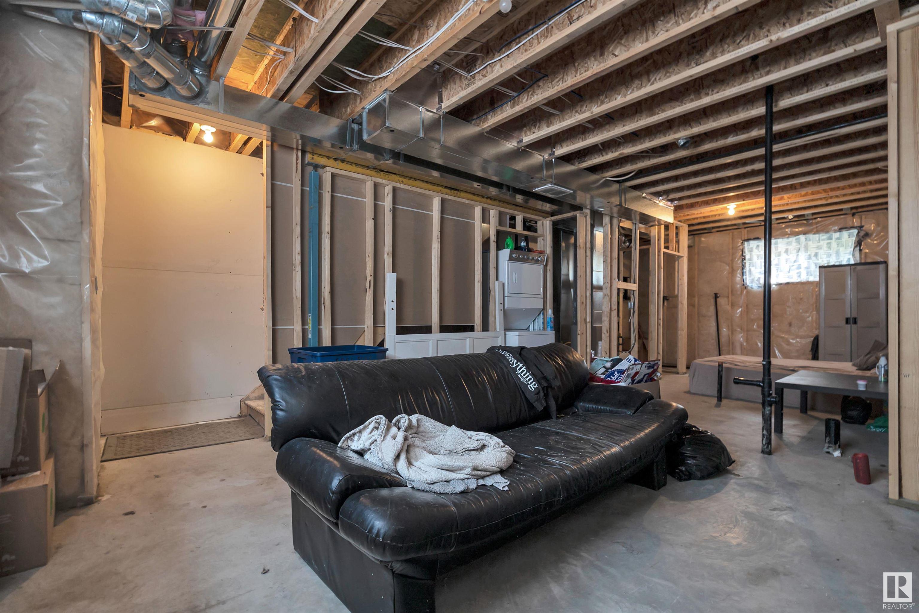 16307 100 Avenue