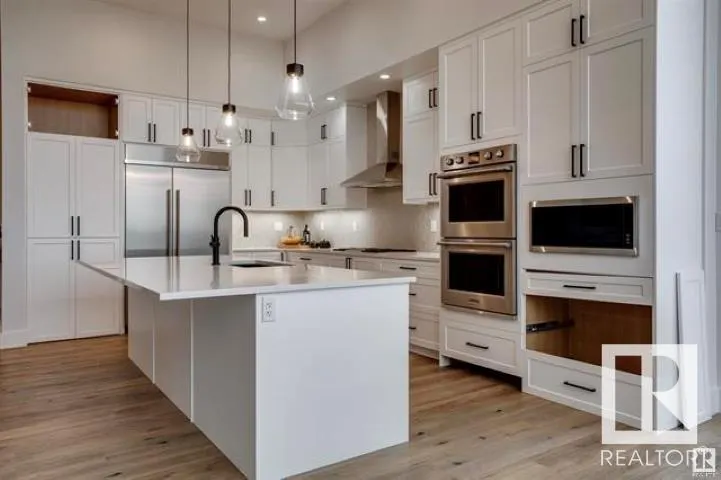 200 BELLEROSE Drive