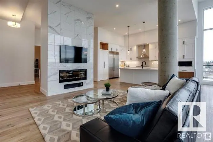 200 BELLEROSE Drive