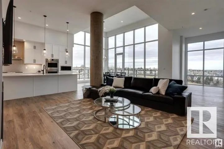 200 BELLEROSE Drive