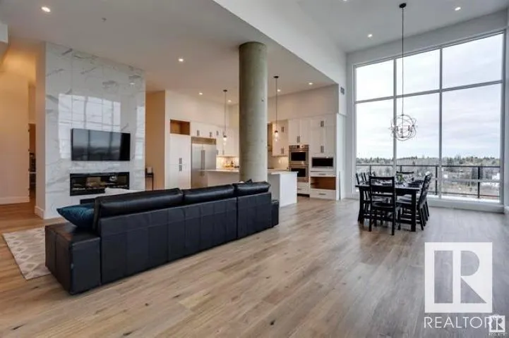 200 BELLEROSE Drive