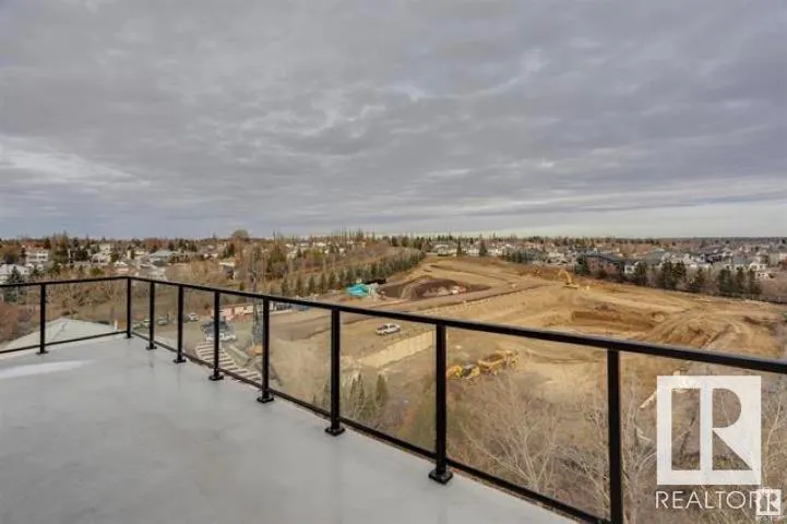 200 BELLEROSE Drive