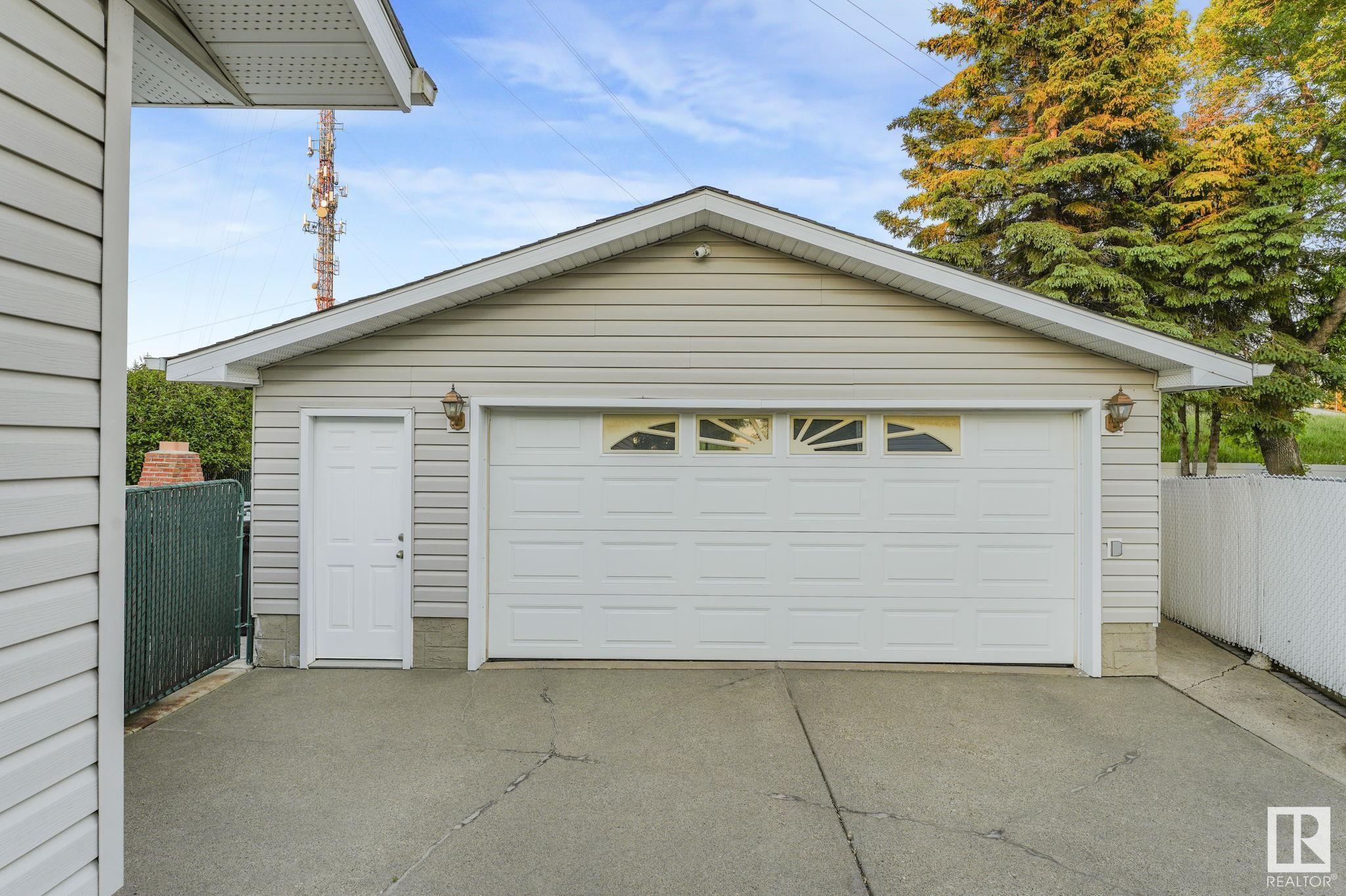 80 ROSEWOOD Drive