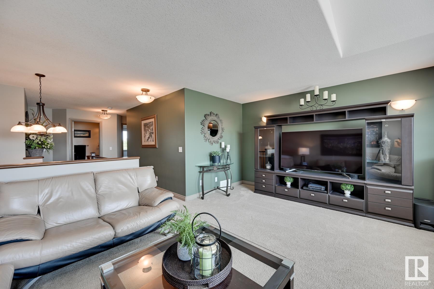 18 HILLCREST Point(e)