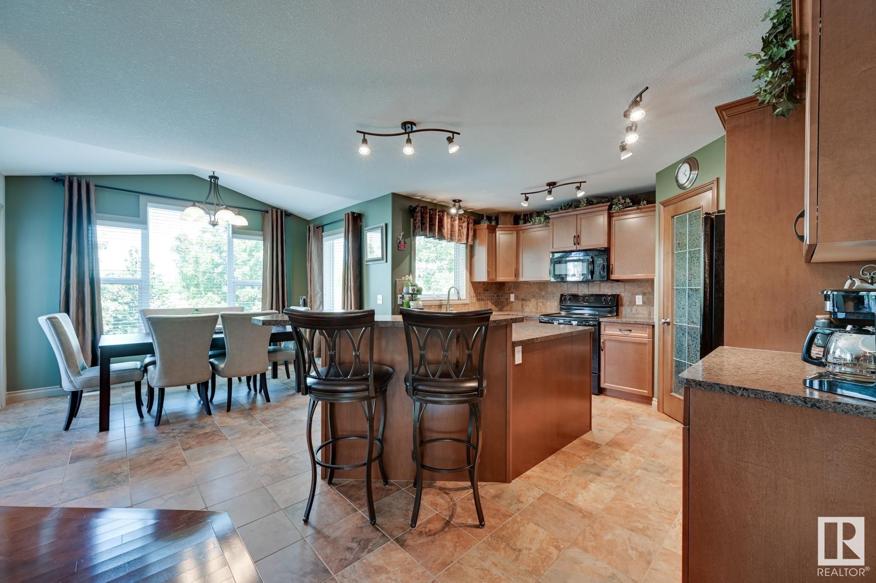 18 HILLCREST Point(e)