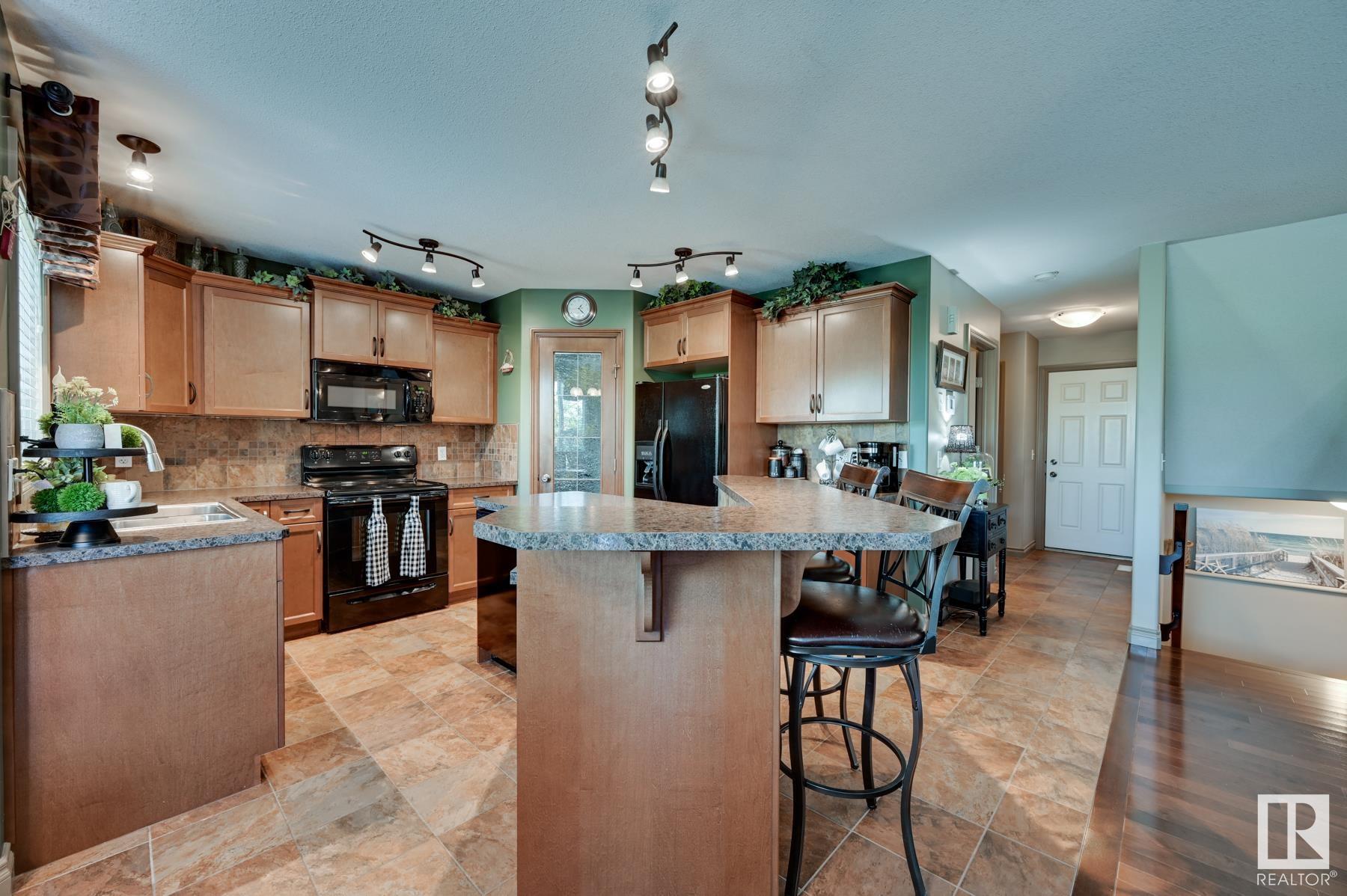 18 HILLCREST Point(e)