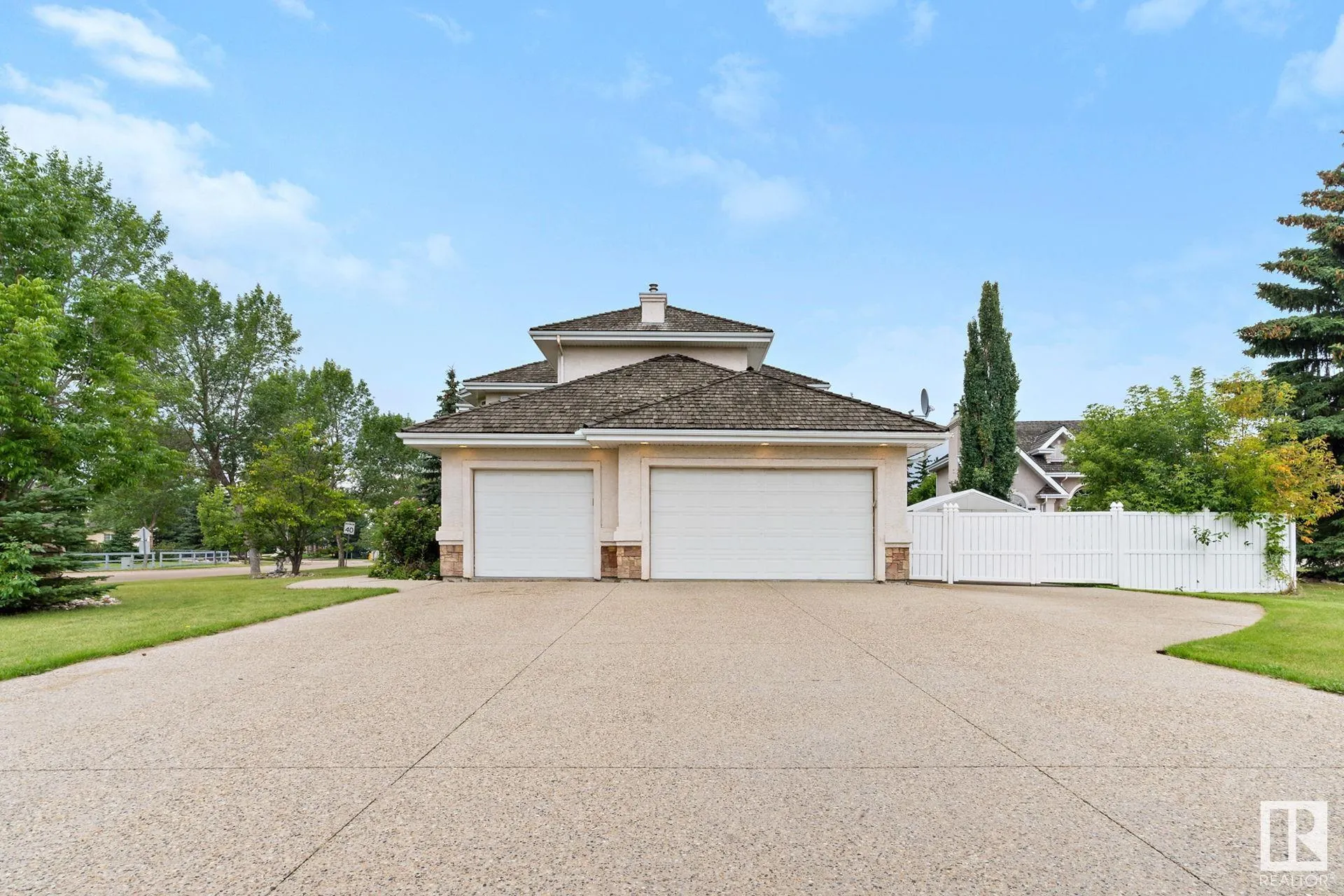 285 ESTATE Drive