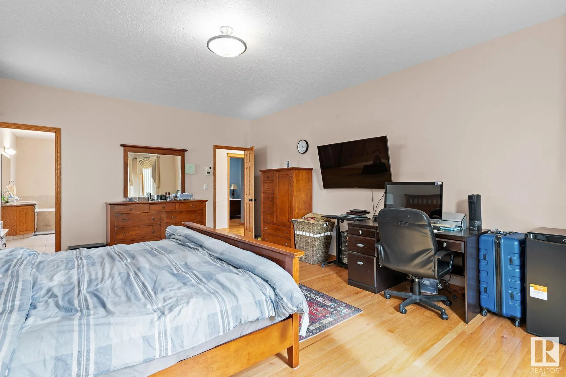 285 ESTATE Drive