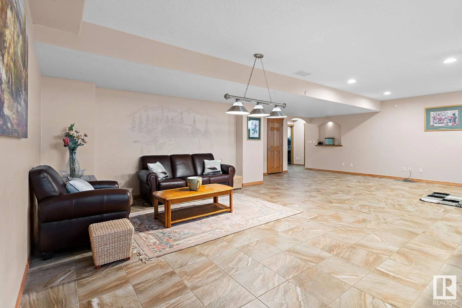 285 ESTATE Drive