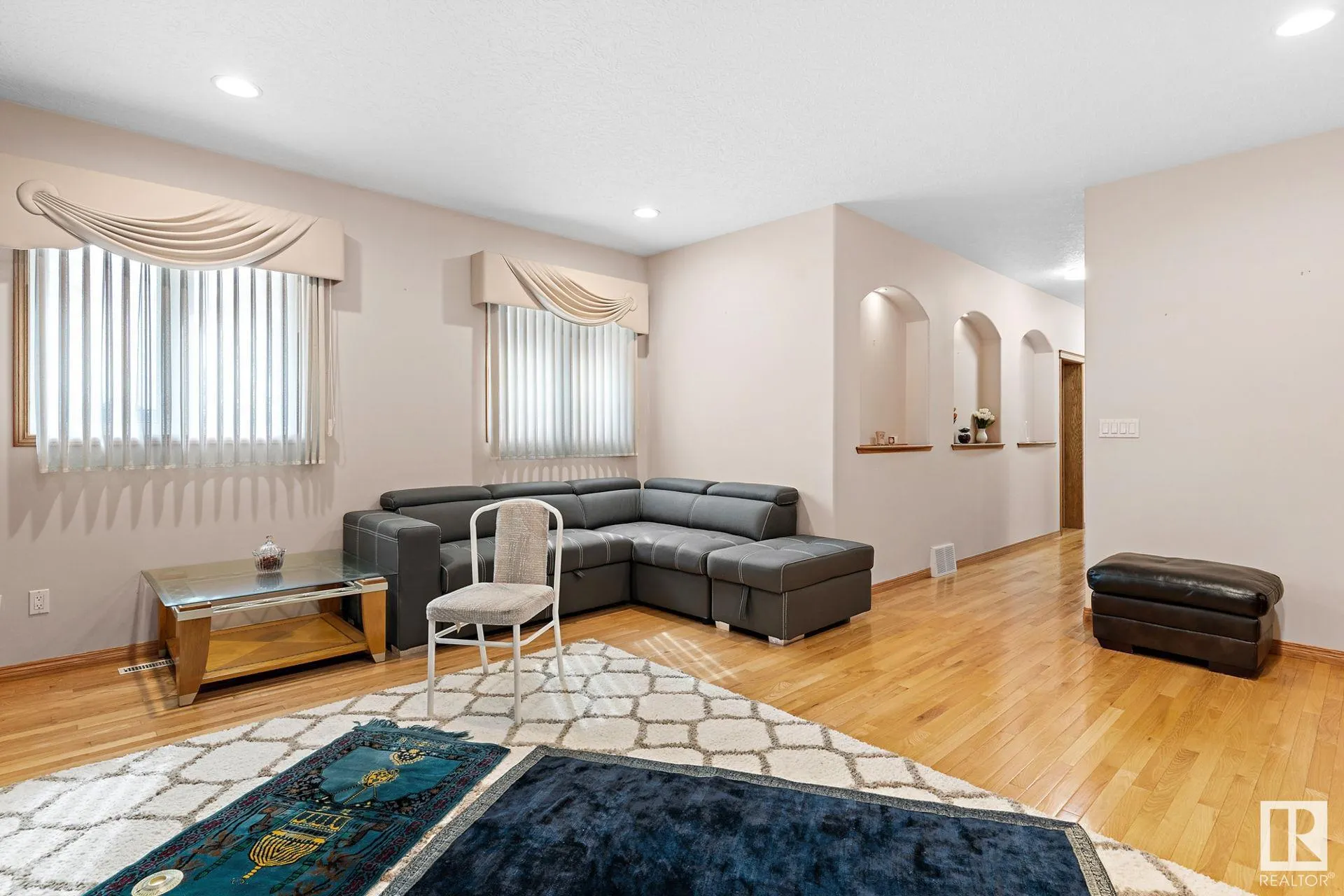285 ESTATE Drive