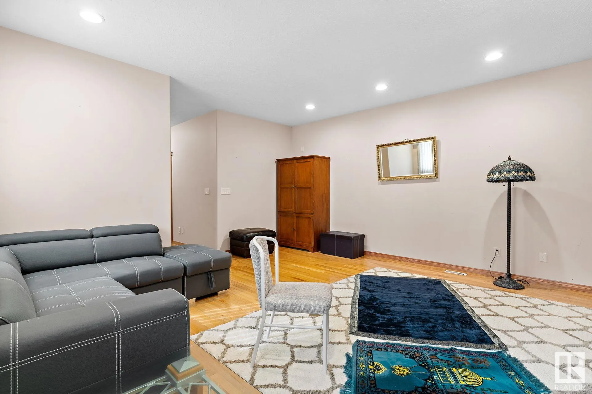 285 ESTATE Drive