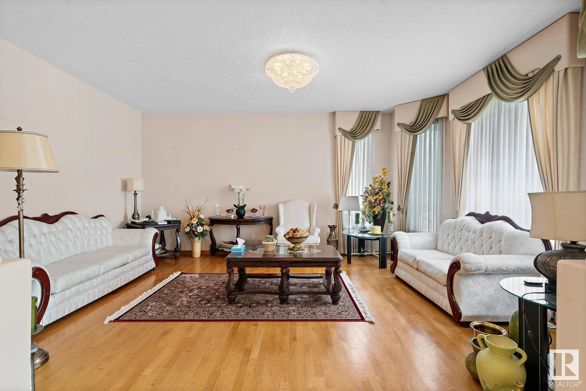 285 ESTATE Drive