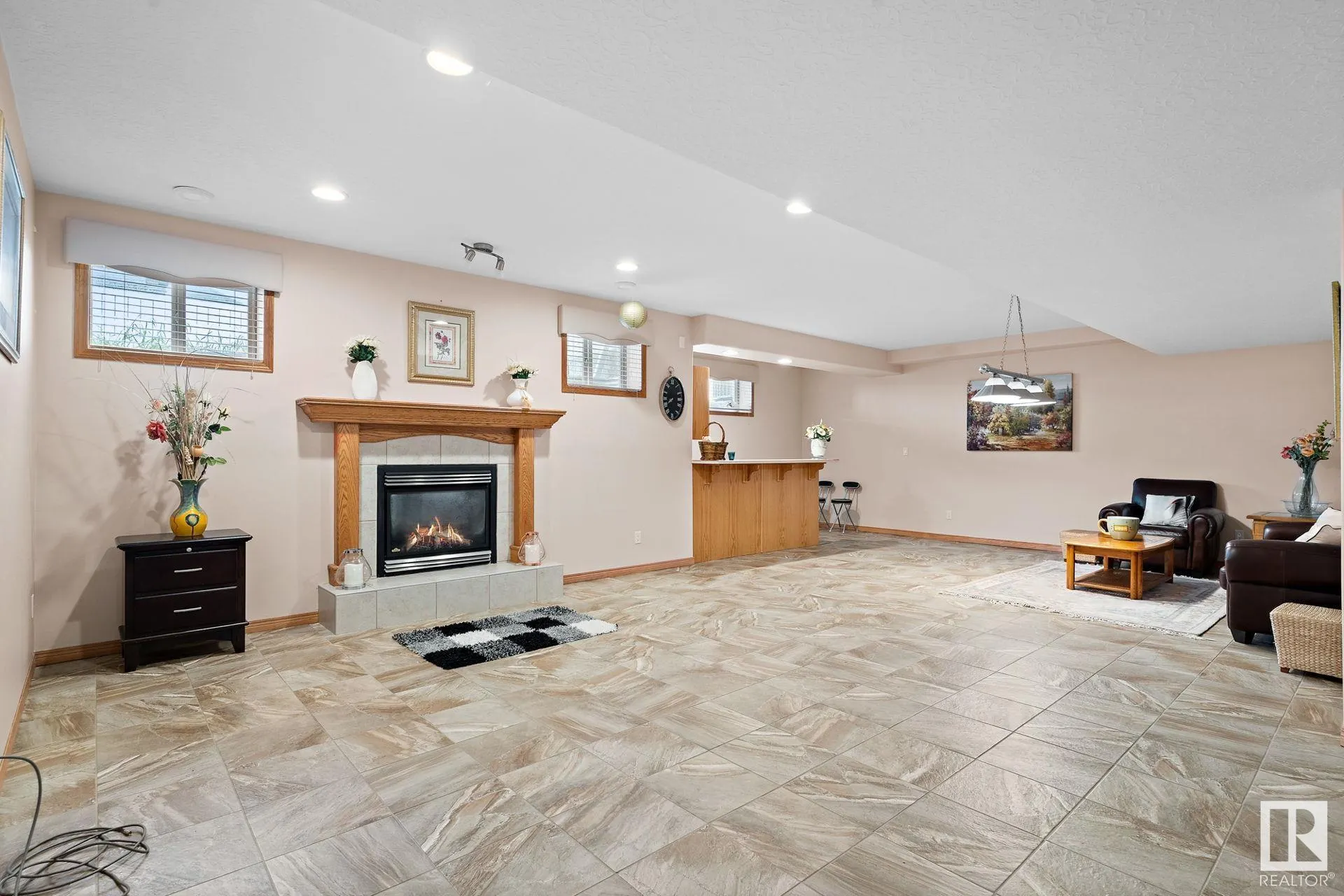 285 ESTATE Drive