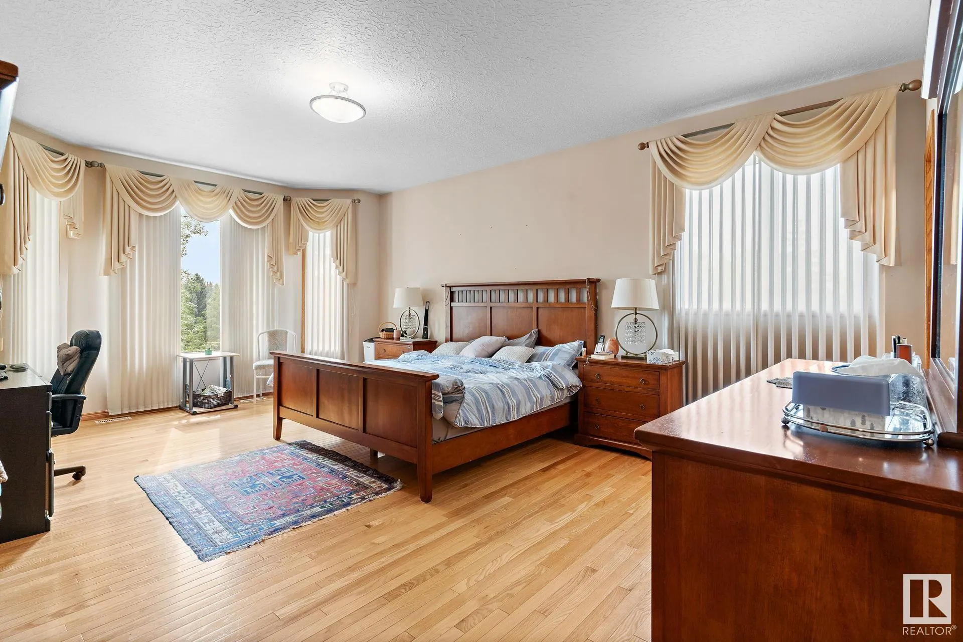 285 ESTATE Drive