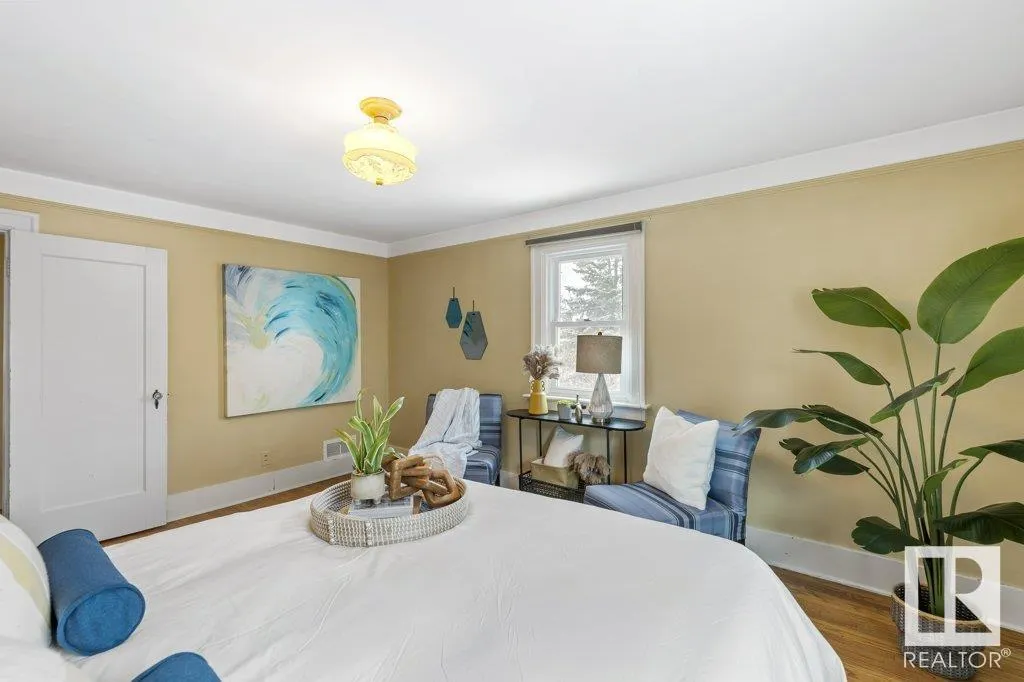 25 SUNNYSIDE Crescent