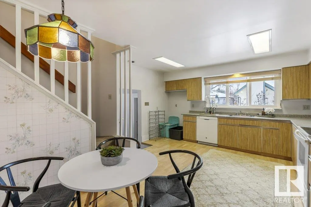 25 SUNNYSIDE Crescent
