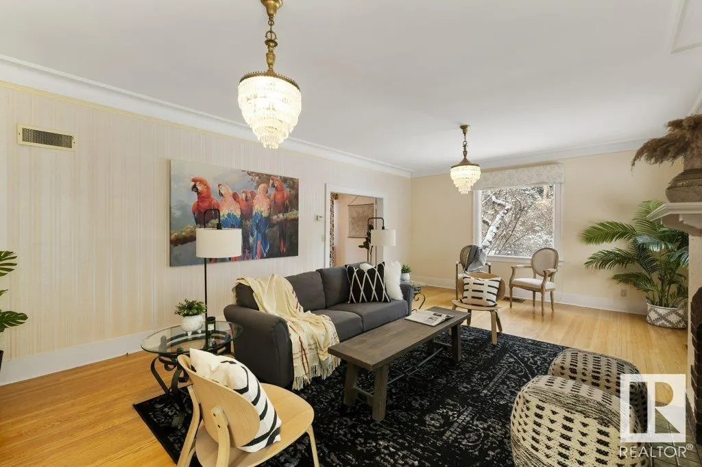 25 SUNNYSIDE Crescent