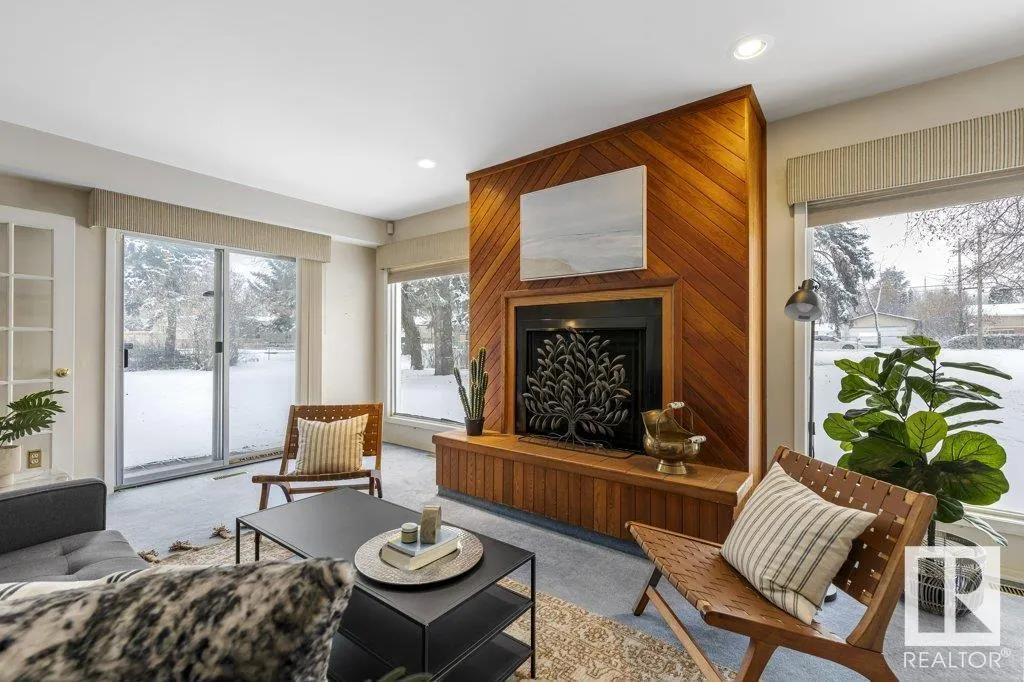 25 SUNNYSIDE Crescent