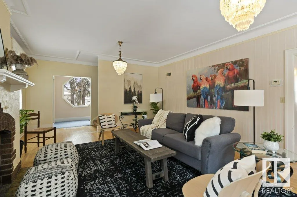 25 SUNNYSIDE Crescent