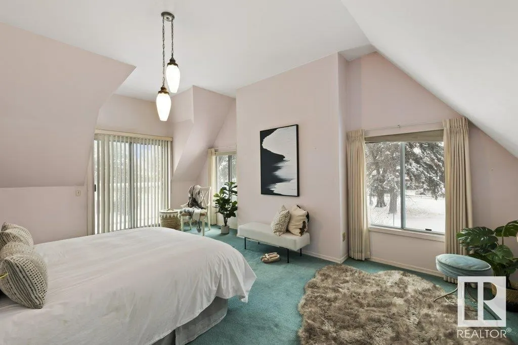 25 SUNNYSIDE Crescent