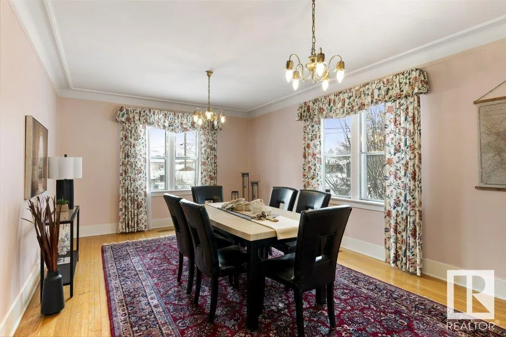 25 SUNNYSIDE Crescent