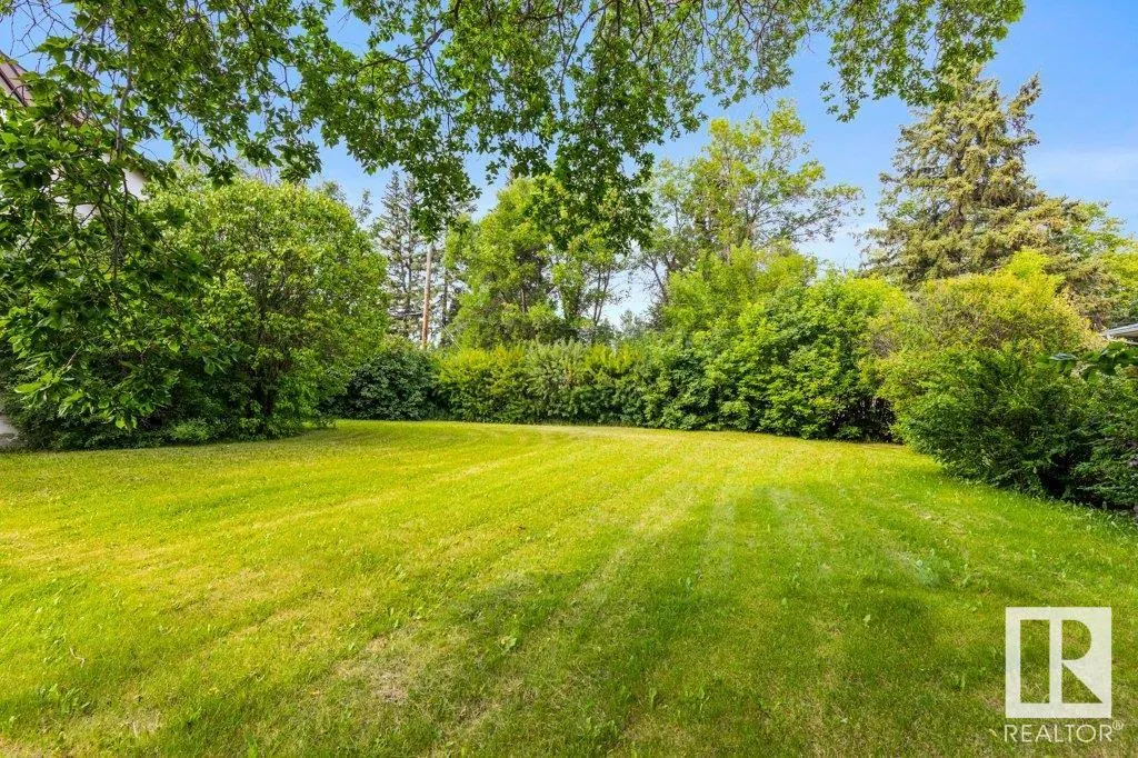 25 SUNNYSIDE Crescent