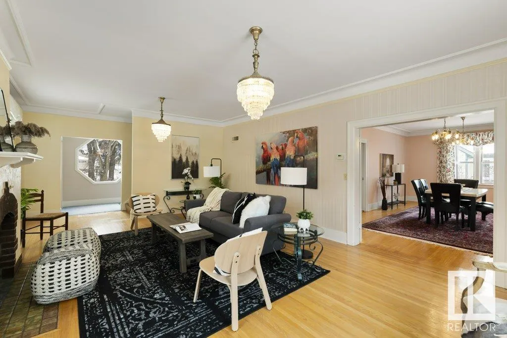 25 SUNNYSIDE Crescent