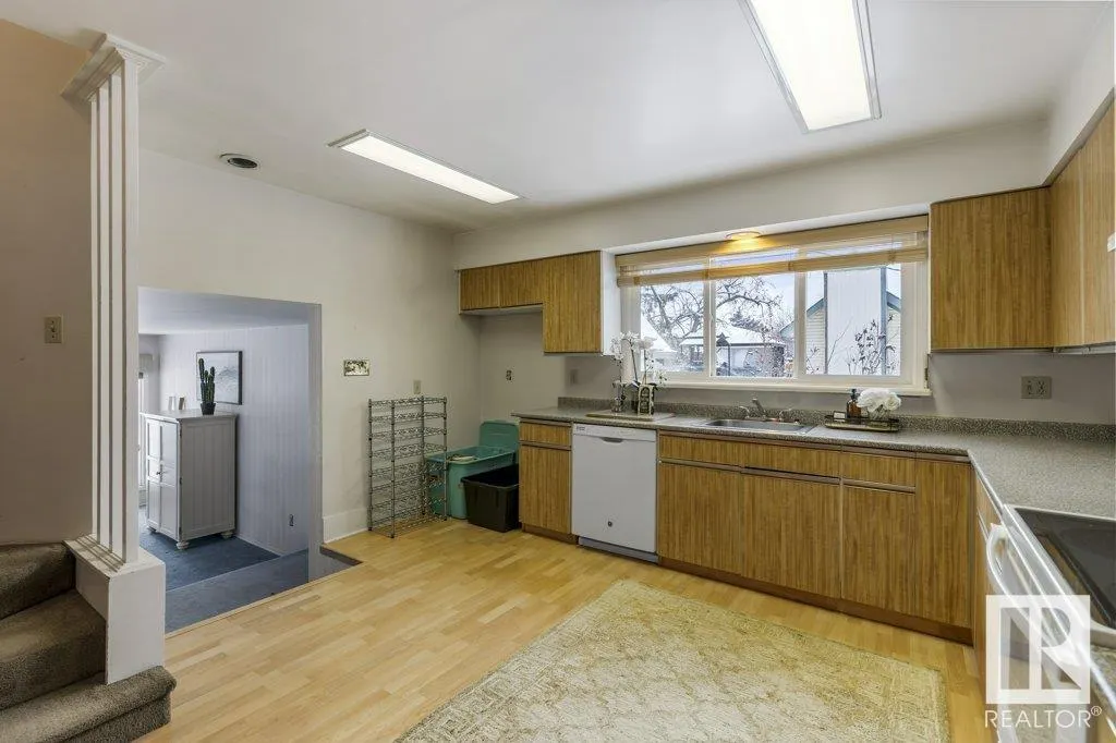 25 SUNNYSIDE Crescent