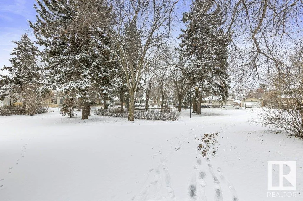 25 SUNNYSIDE Crescent