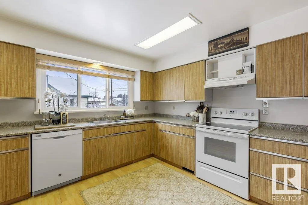 25 SUNNYSIDE Crescent