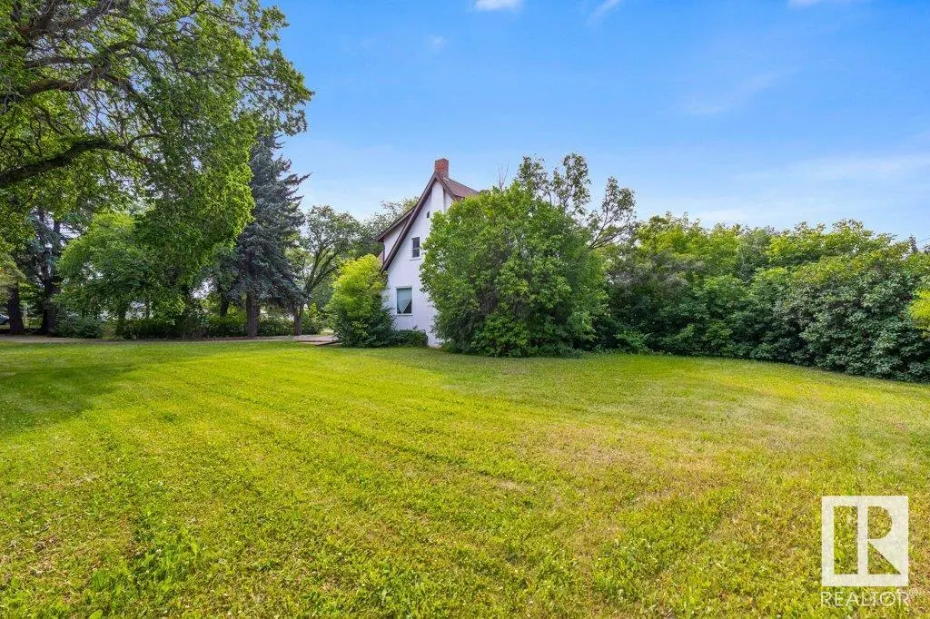 25 SUNNYSIDE Crescent