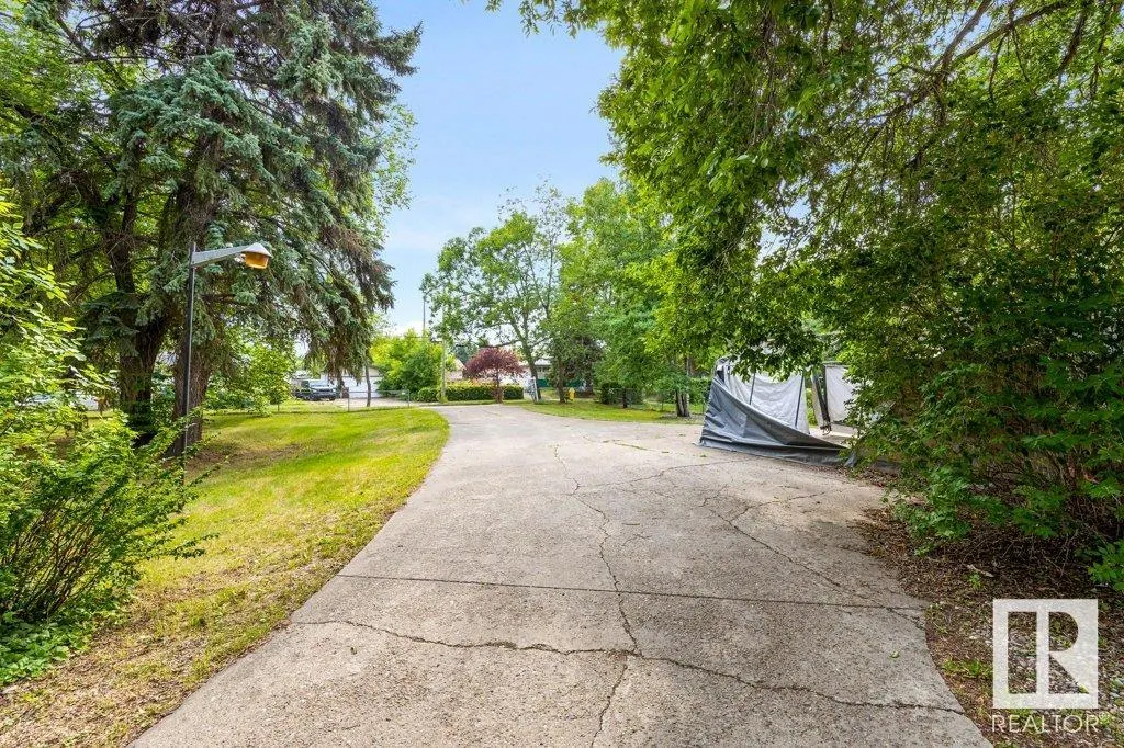 25 SUNNYSIDE Crescent