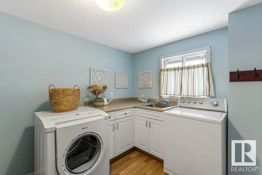25 SUNNYSIDE Crescent
