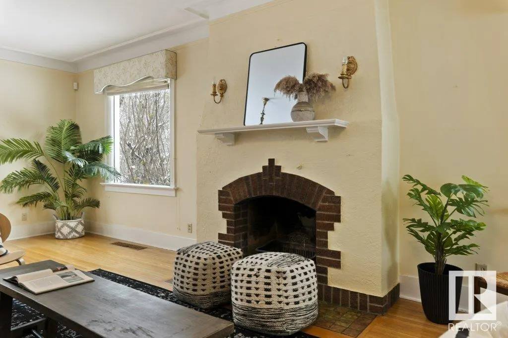 25 SUNNYSIDE Crescent